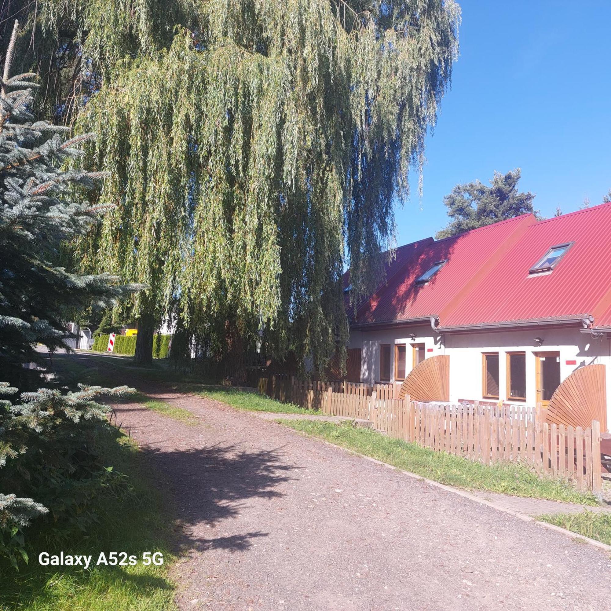 Domki Nad Jeziorem Karlowice Экстерьер фото