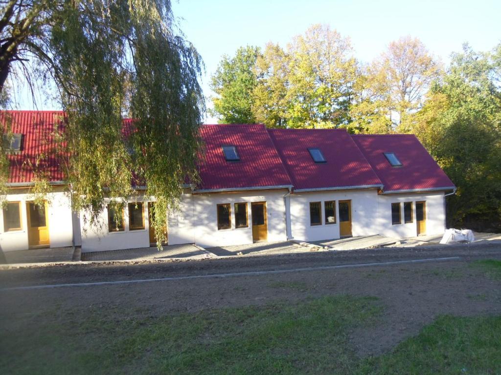 Domki Nad Jeziorem Karlowice Экстерьер фото