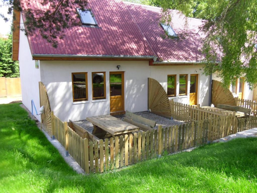 Domki Nad Jeziorem Karlowice Экстерьер фото